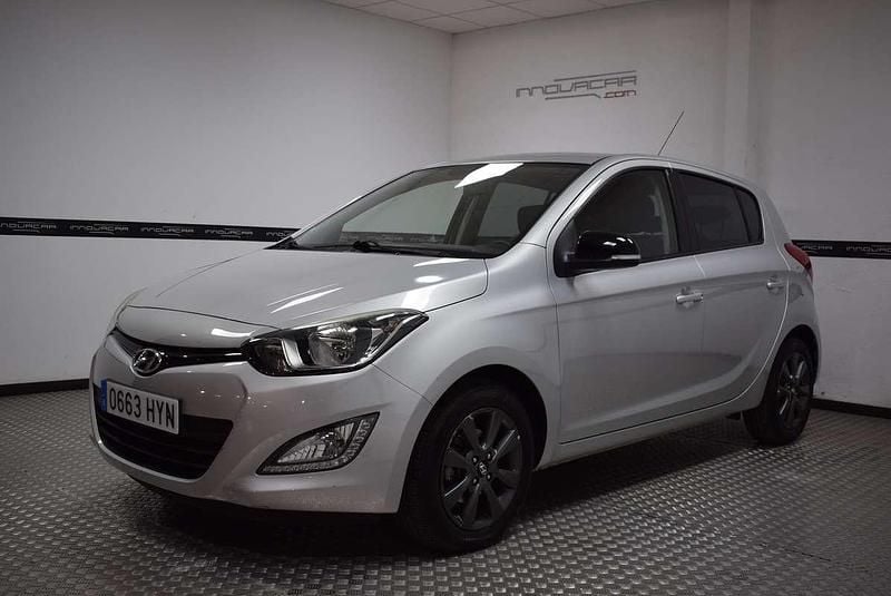 Gris Usado 2014 Hyundai i20 Utilitario | 7400 € (Precio justo) - Imagen 1/4