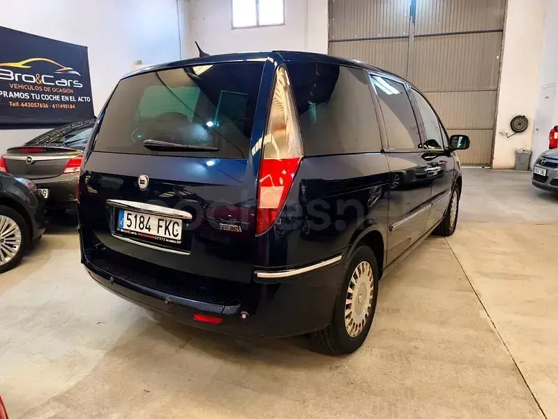 Usado Lancia Phedra 136 CV (100 kW) 2007 Azul Monovolumen