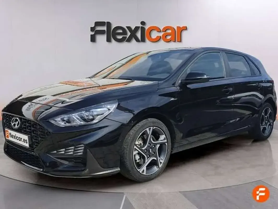 Usado Hyundai i30 N Line 120 CV (88 kW) 2023 Negro Berlina
