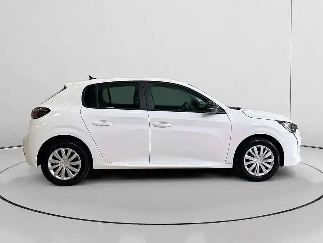 Usado Peugeot 208 Active 102 CV (75 kW) 2023 Blanco Utilitario