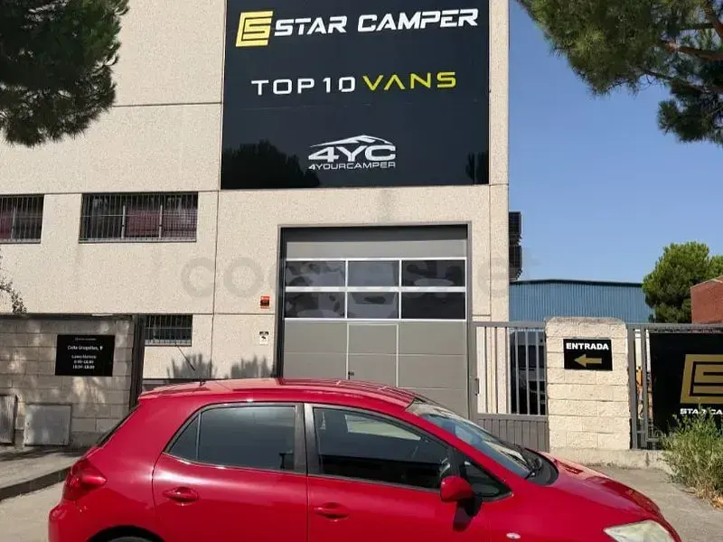 Usado Toyota Auris Sol 126 CV (92 kW) 2007 Rojo Utilitario