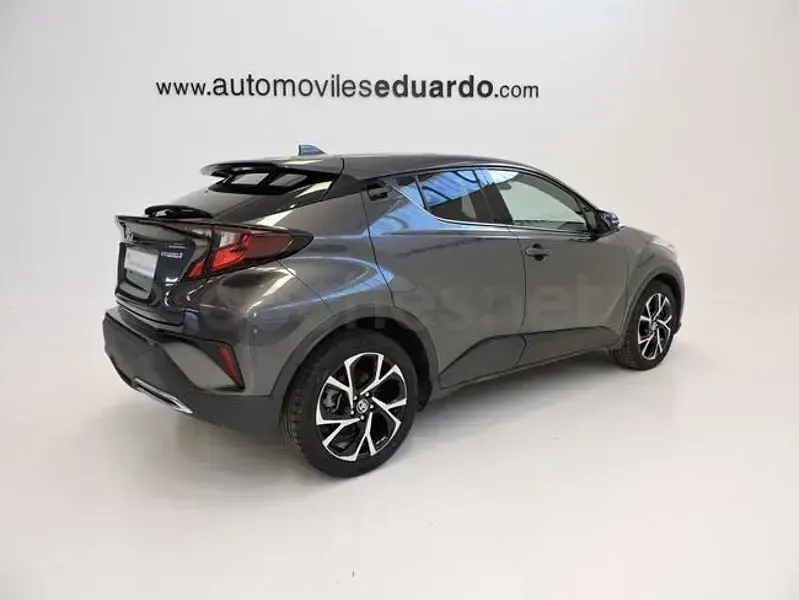 Usado Toyota C-HR Advance 184 CV (135 kW) 2021 Gris / plata SUV