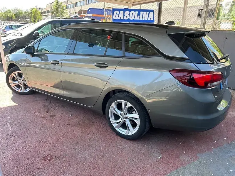Usado Opel Astra Ultimate 145 HP (106 kW) 2021 Cinzento Carrinha