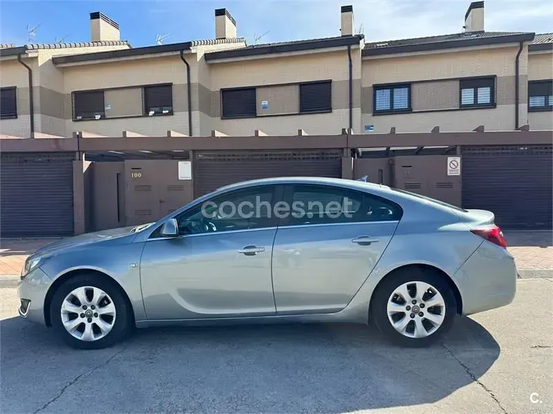 Usado Opel Insignia Selective 163 HP (119 kW) 2015 Cinzento Sedan