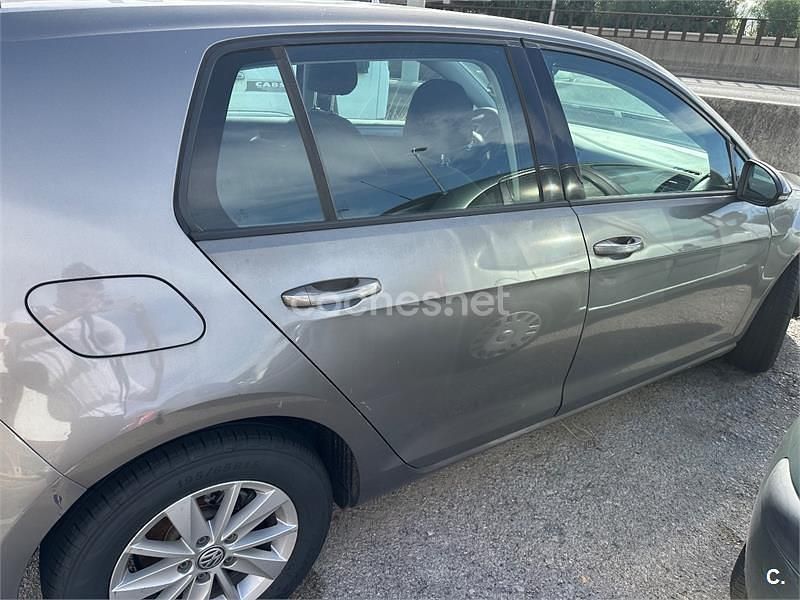 Gris / plata Usado 2015 VW Golf Edition Berlina | 10.500 € (Buen precio) - Imagen 1/4