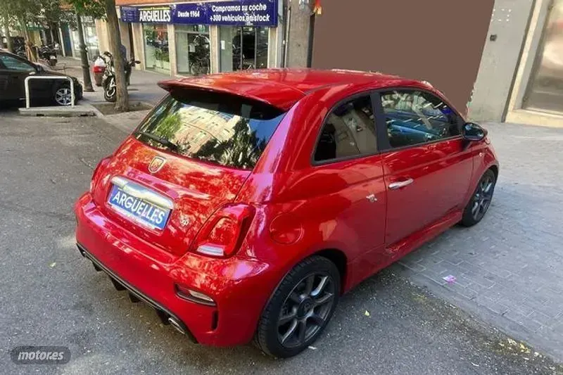 Usado Abarth 500 121 kW (165 CV) 2023 Rojo Utilitario