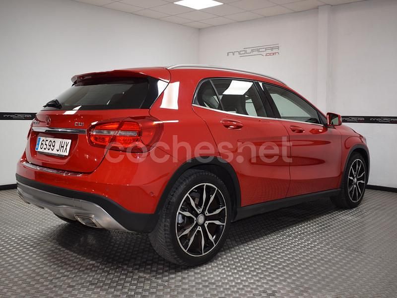 Usado Mercedes GLA200 Urban 136 CV (100 kW) 2015 Rojo SUV