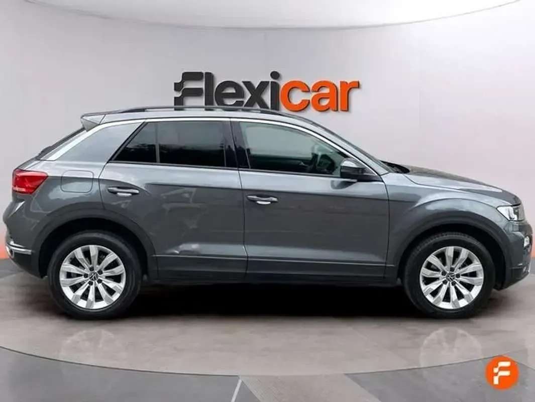 Usado VW T-Roc Advance 110 CV (80 kW) 2021 Gris SUV