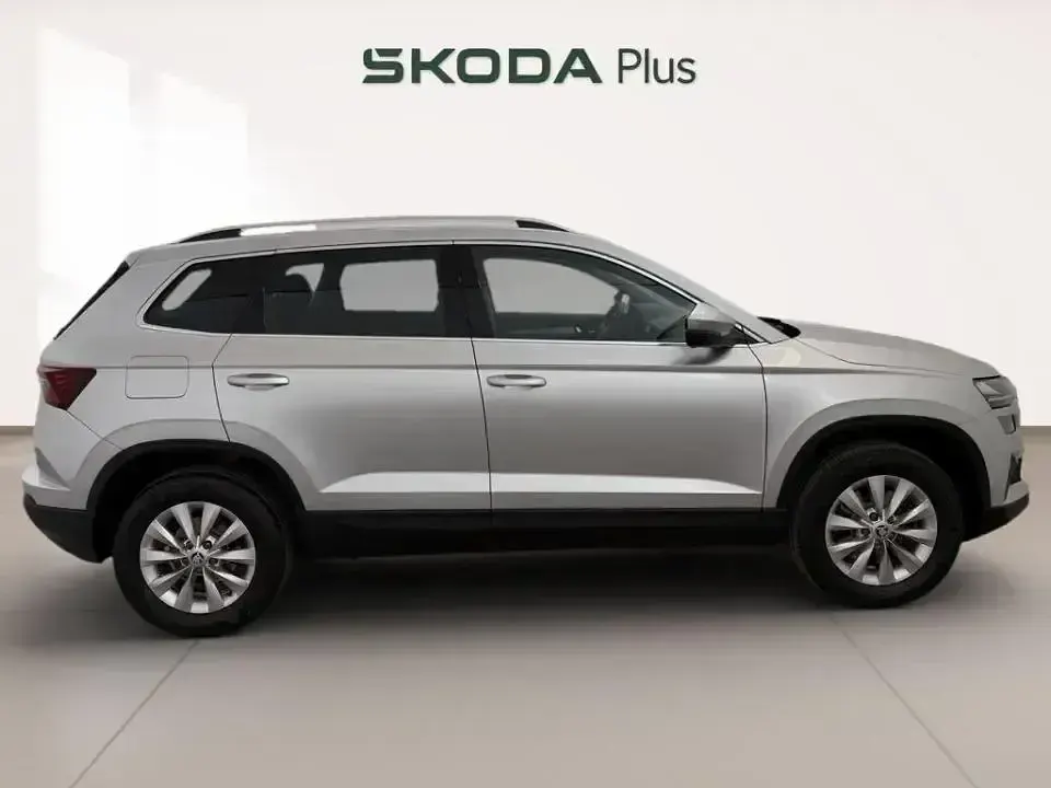Usado Skoda Karoq Ambition 150 CV (110 kW) 2022 Gris plata SUV