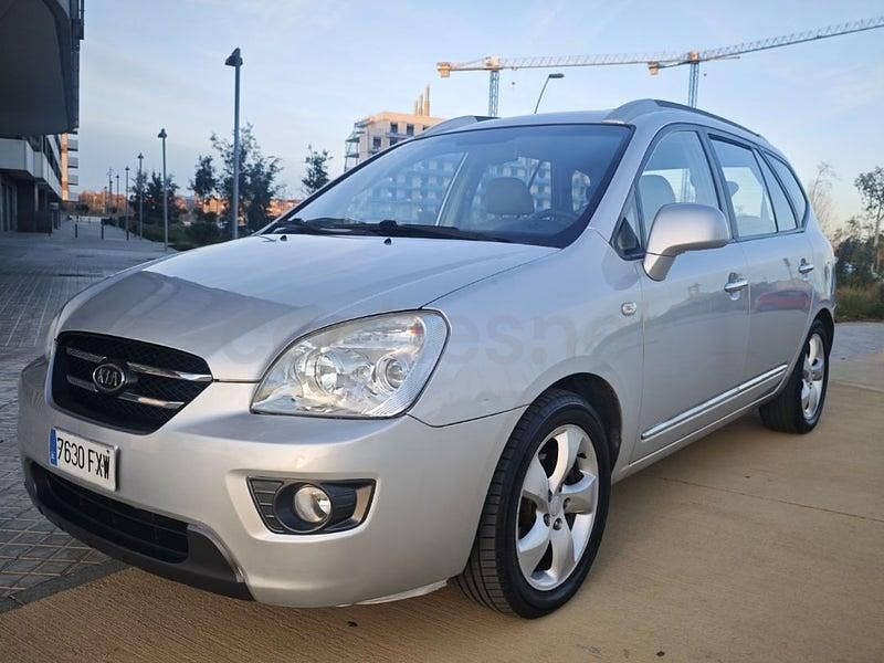 Usado Kia Carens Active 140 CV (102 kW) 2008 Gris / plata Monovolumen