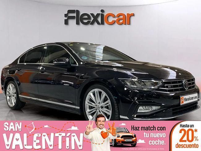 Negro Usado 2020 VW Passat R-line Berlina | 24.490 € (Un poco caro) - Imagen 1/4