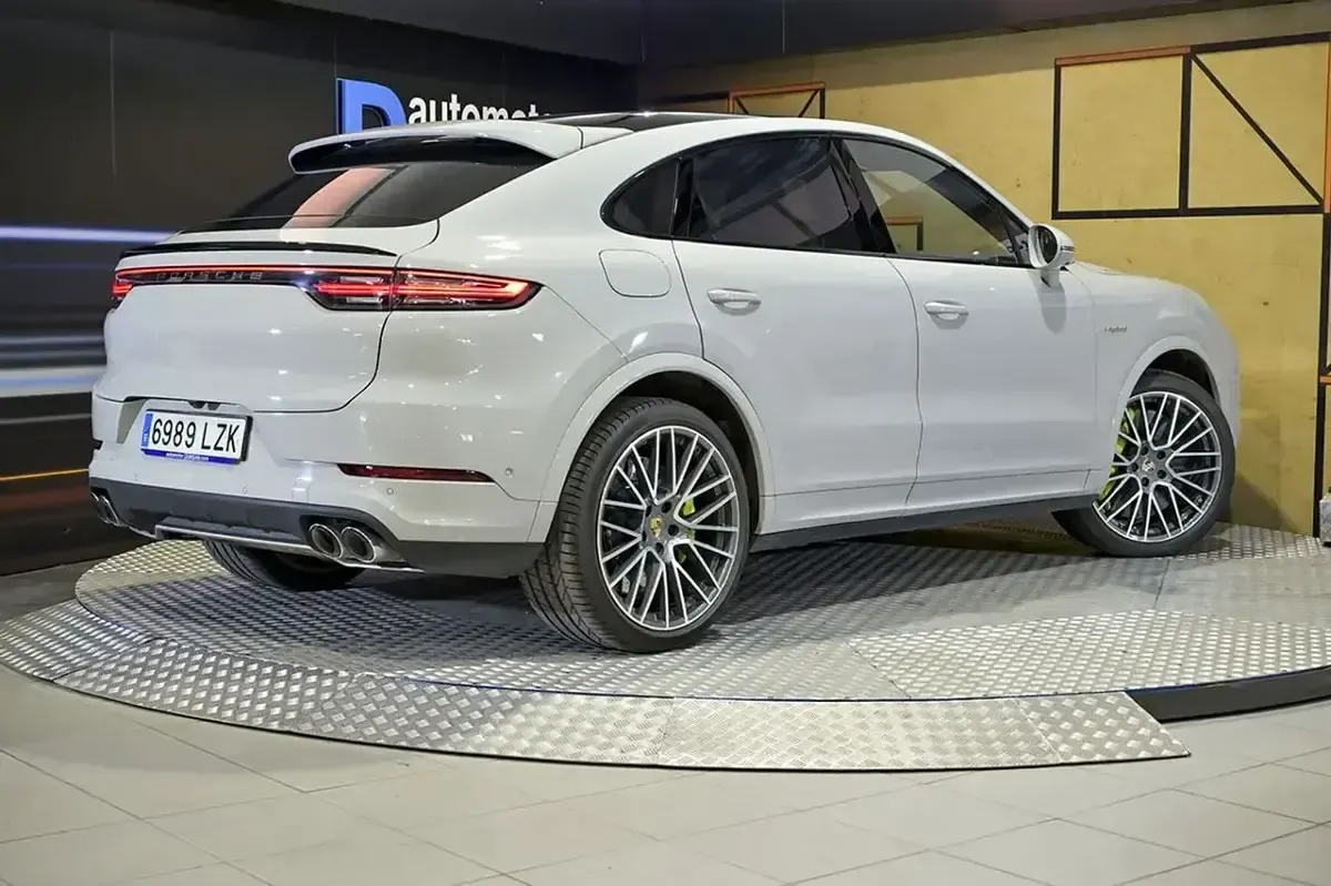 Käytetty Porsche Cayenne Turbo S 680 HP (500 kW) 2022 Harmaa Katumaasturi
