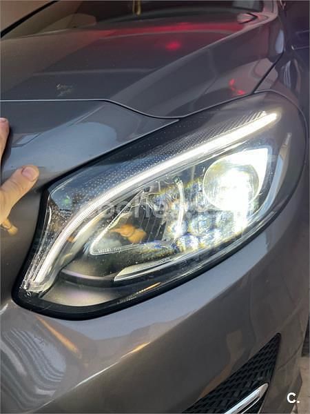 Usado Mercedes B200 136 CV (100 kW) 2018 Gris / plata Monovolumen