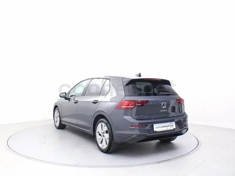 Usado VW Golf VIII 115 CV (84 kW) 2025 Gris / plata Berlina