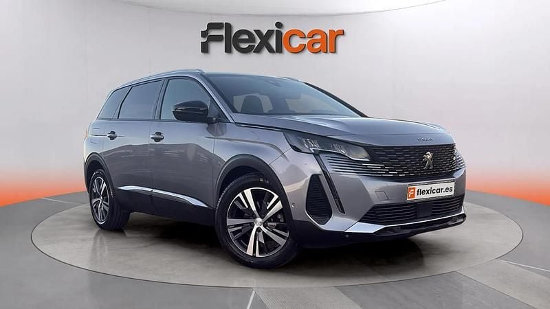 Usado Peugeot 5008 Allure 131 CV (96 kW) 2023 Gris Monovolumen