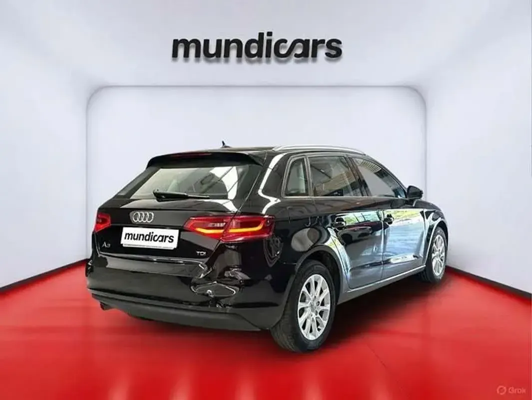 Usado Audi A3 Sportback Attraction 105 CV (77 kW) 2015 Negro Utilitario