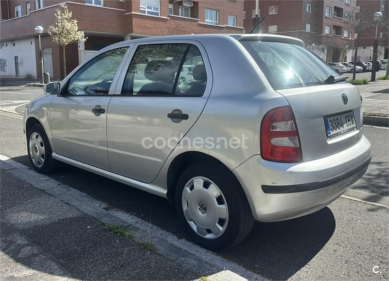 Usado Skoda Fabia 75 CV (55 kW) 2003 Gris / plata Berlina