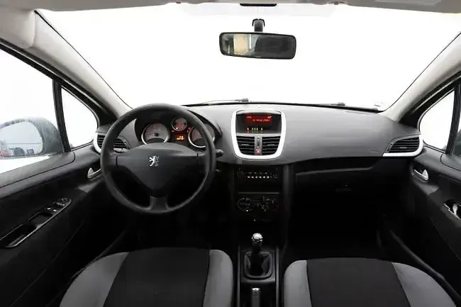 Usado Peugeot 207 75 CV (55 kW) 2007 Naranja Berlina