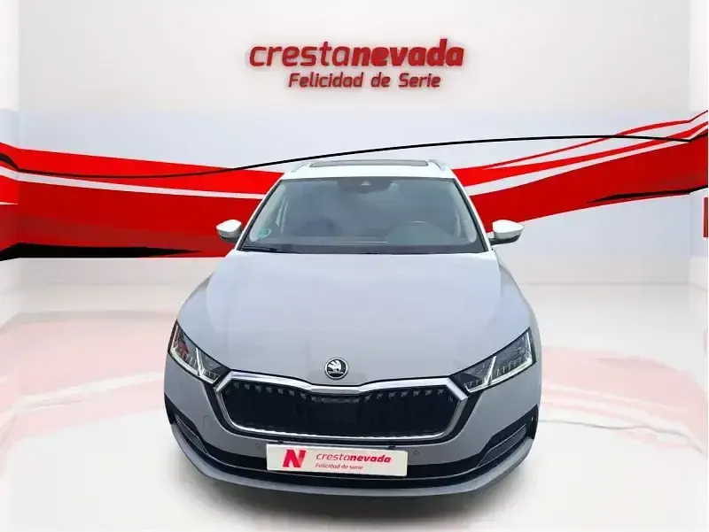 Usado Skoda Octavia Sport 150 CV (110 kW) 2022 Blanco Familiar