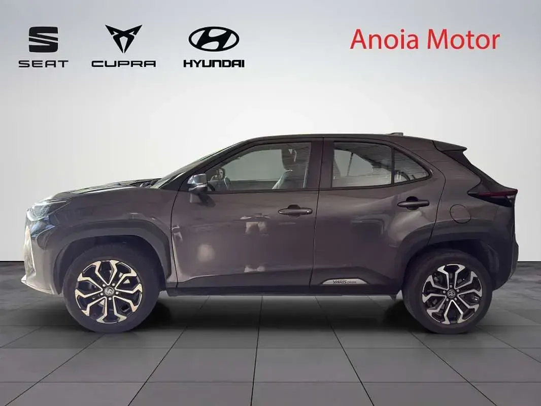 Usado Toyota Yaris Cross Active 116 CV (85 kW) 2022 Gris SUV