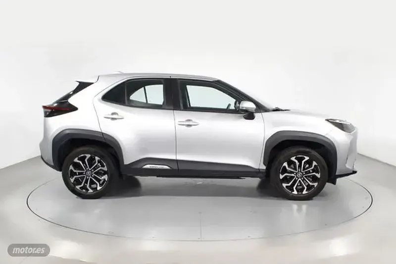 Usado Toyota Yaris Cross Active 116 CV (85 kW) 2022 Gris SUV