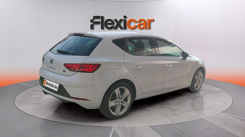 Usado Seat Leon ST FR 150 CV (110 kW) 2019 Blanco Familiar