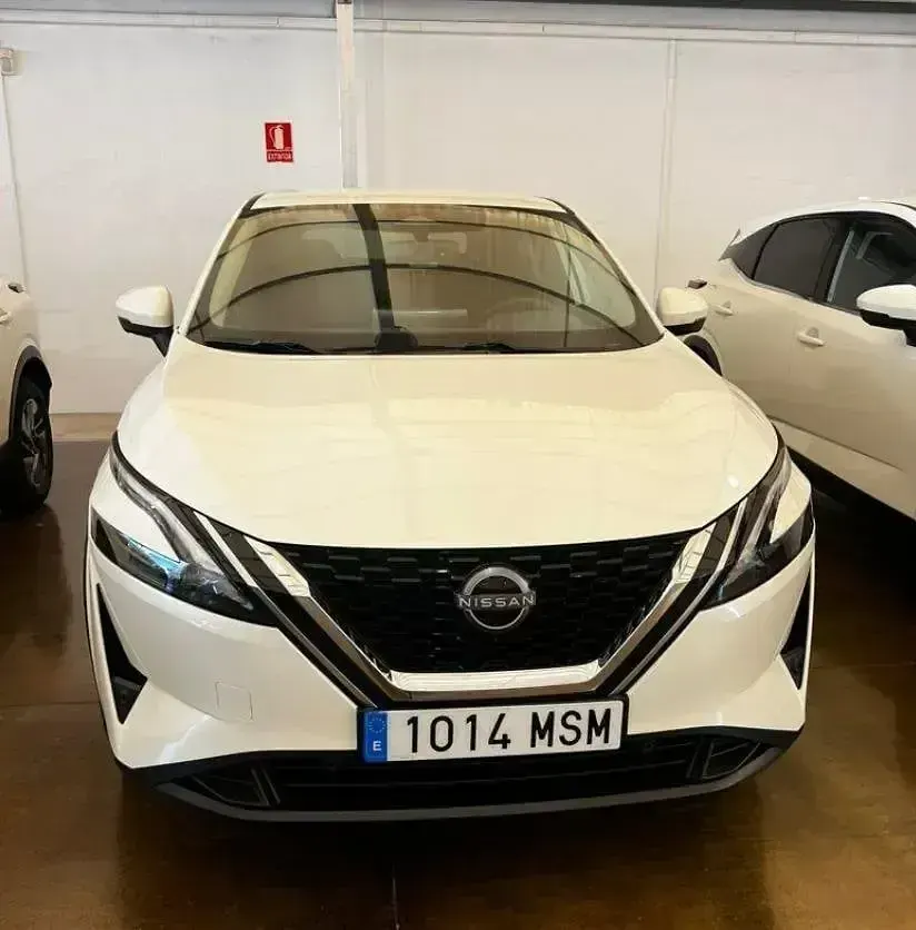 Käytetty Nissan Qashqai N-Connecta 140 HP (102 kW) 2024 Valkoinen Katumaasturi
