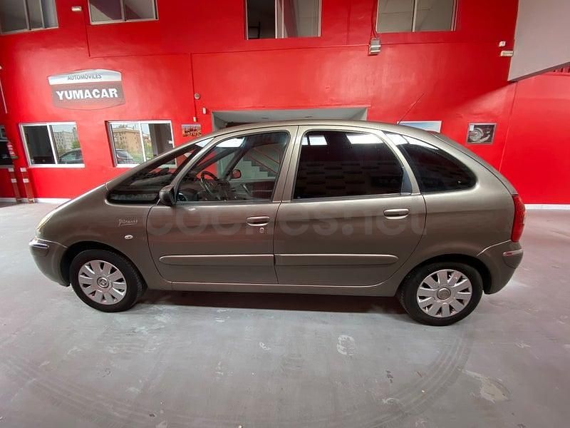 Usado Citroën Xsara Picasso Exclusive 92 CV (67 kW) 2009 Gris / plata Monovolumen