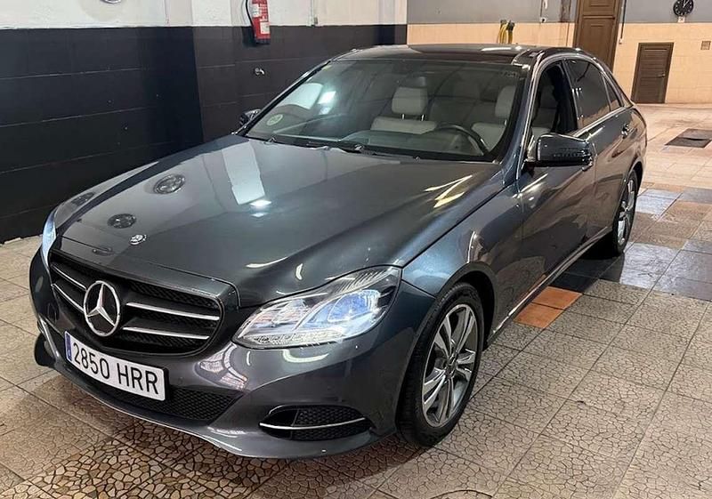 Usado Mercedes E200 Avantgarde 136 CV (100 kW) 2013 Gris Berlina