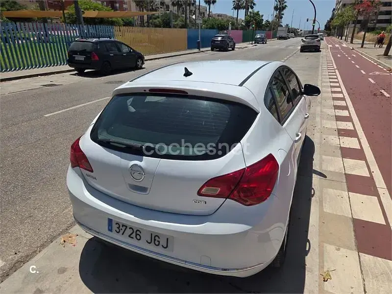 Usado Opel Astra Business 110 CV (80 kW) 2015 Blanco Berlina