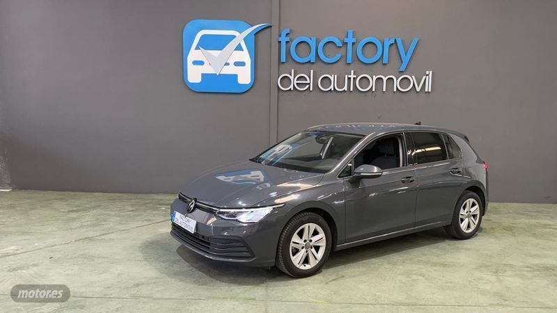 Gris Usado 2021 VW Golf VIII Berlina | 18.500 € (Precio justo) - Imagen 1/4