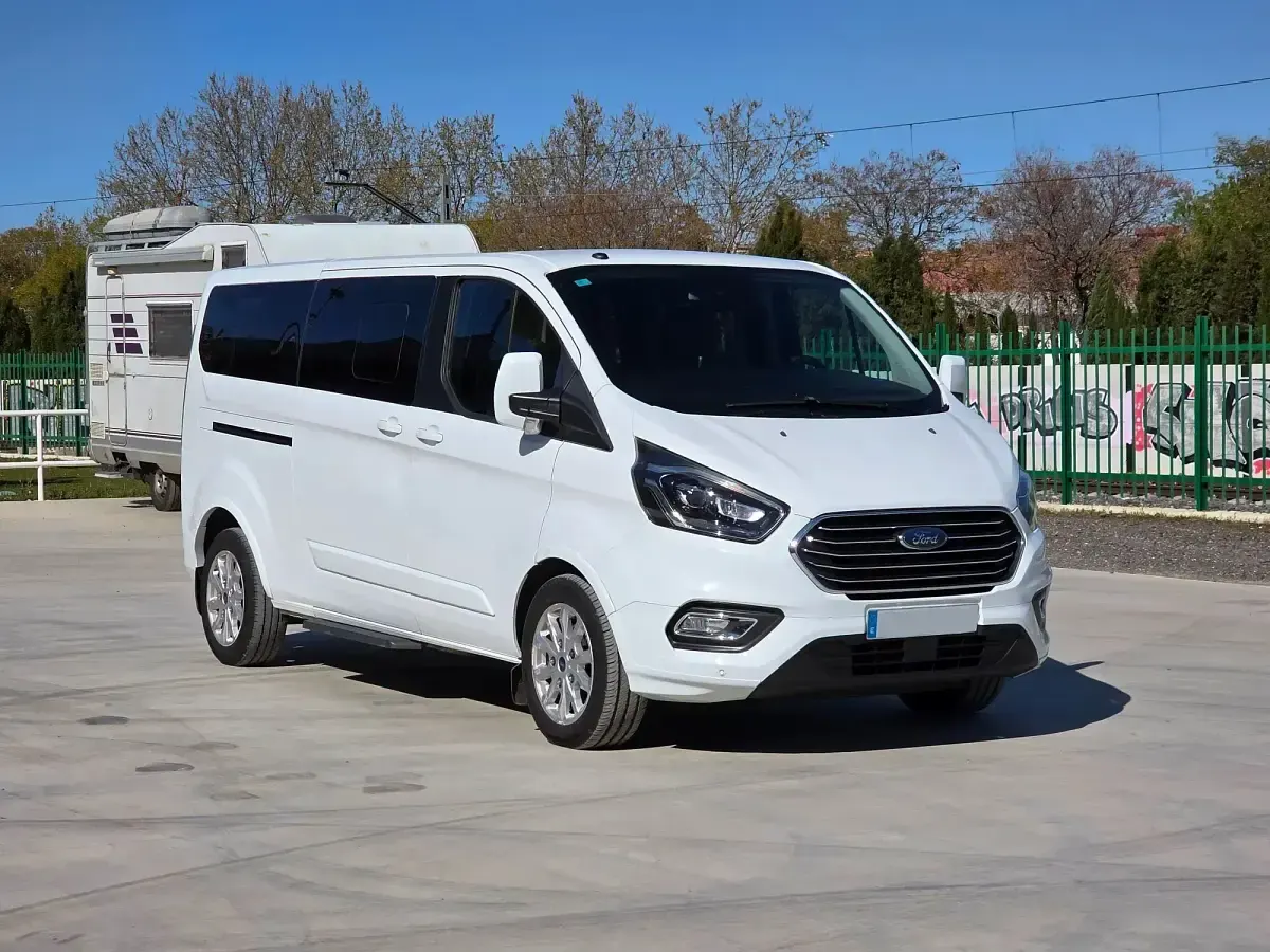 Usado Ford Tourneo Custom Titanium 170 CV (125 kW) 2019 Blanco Van