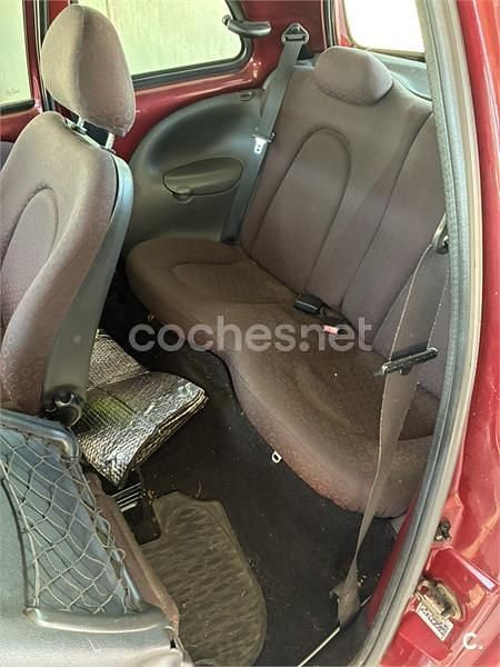 Usado Ford Ka 60 CV (44 kW) 2002 Granate Utilitario