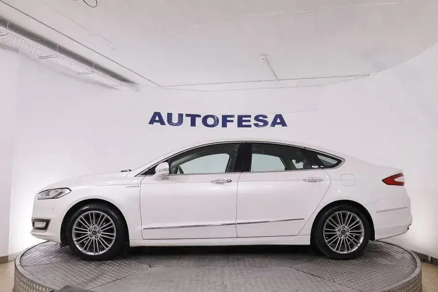 Usado Ford Mondeo Vignale 187 CV (137 kW) 2018 Blanco Berlina