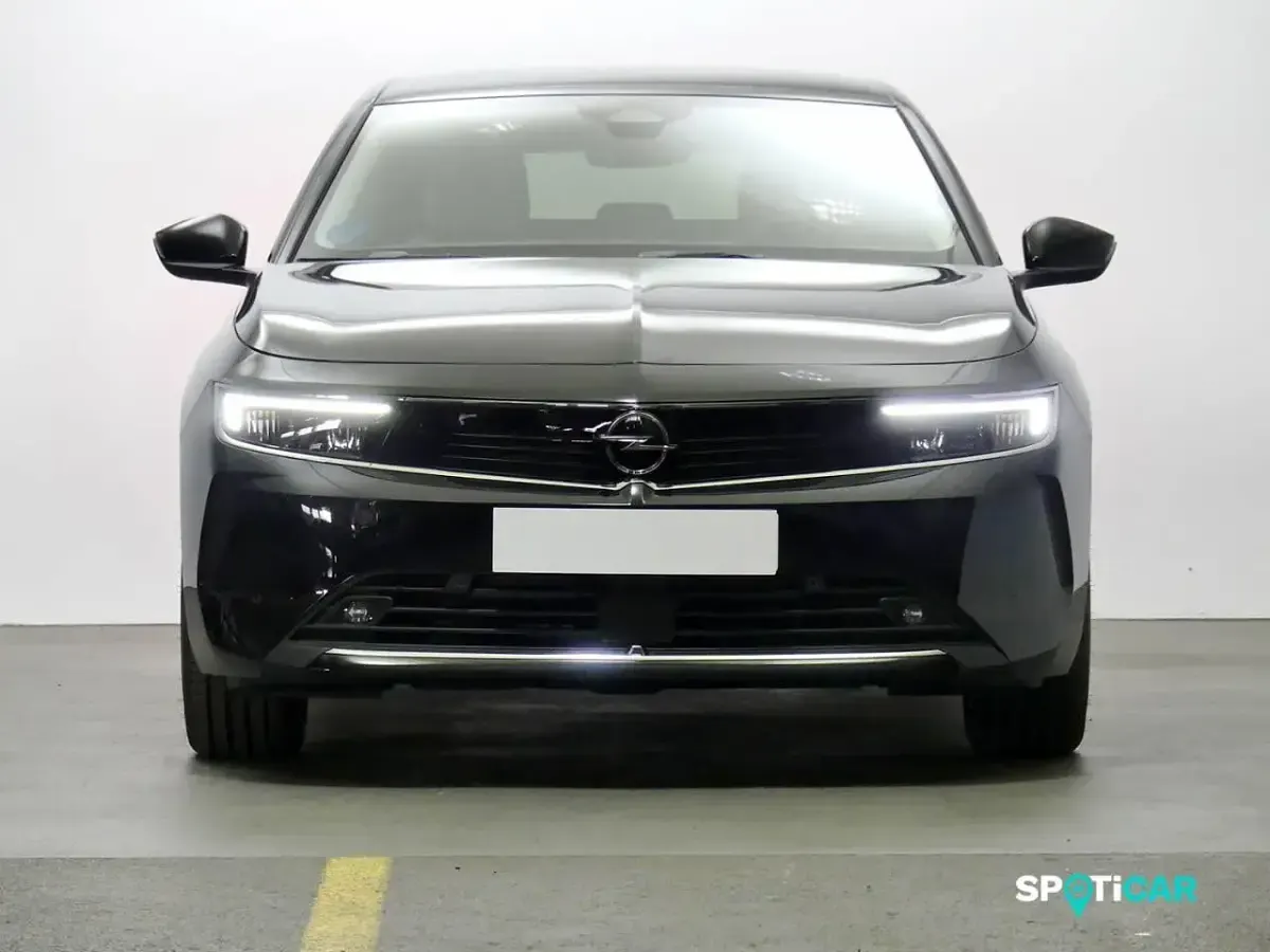 Usado Opel Astra Elegance 180 CV (132 kW) 2023 Negro Utilitario