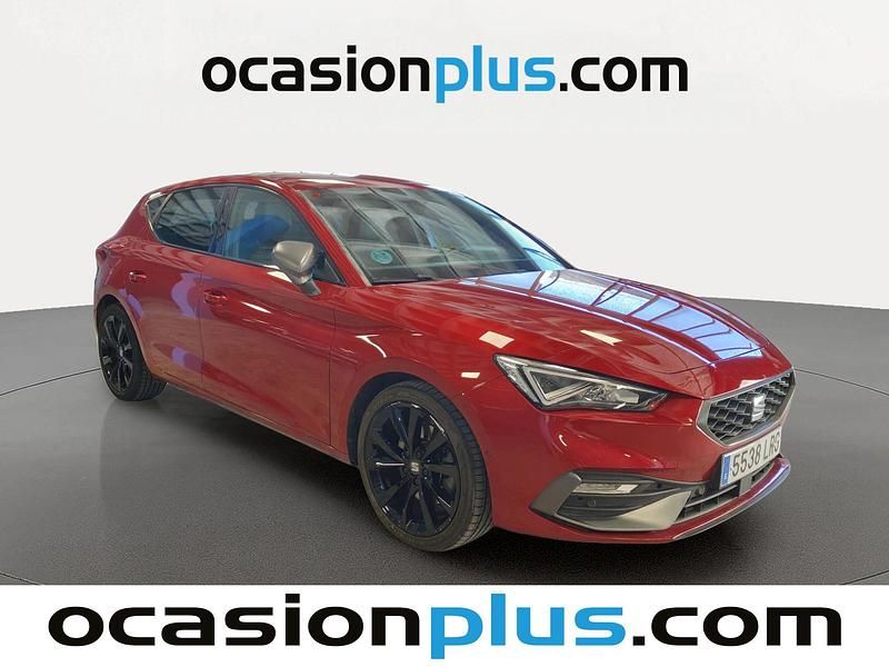 Usado Seat Leon FR 150 CV (110 kW) 2021 Rojo Utilitario