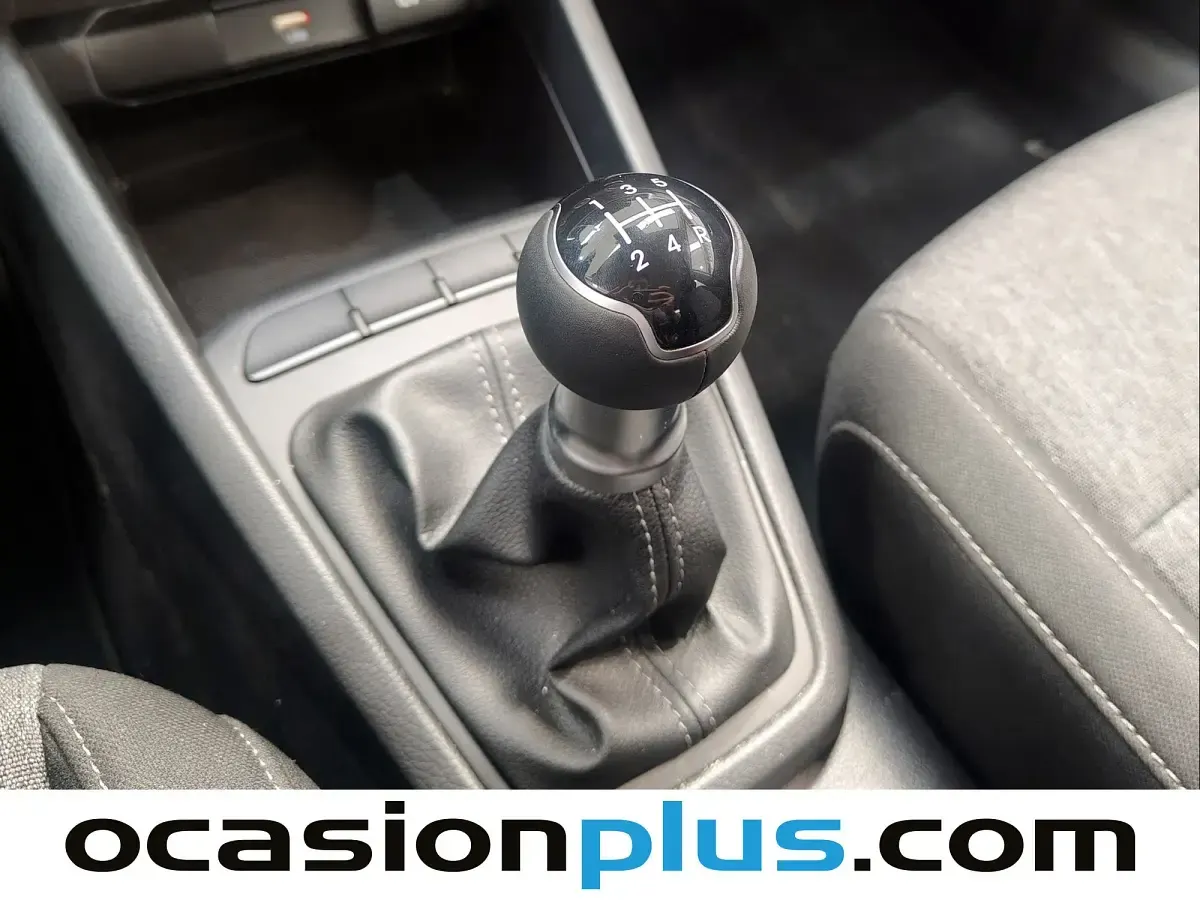 Usado Kia Stonic 79 CV (58 kW) 2024 Rojo SUV