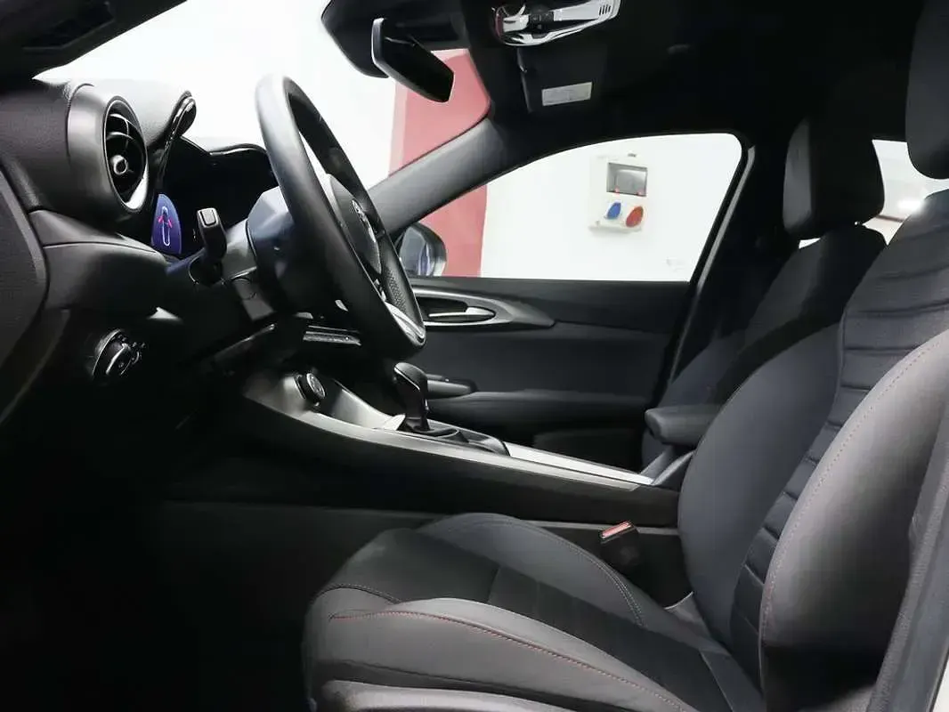 Usado Alfa Romeo Tonale Sprint 130 CV (95 kW) 2023 Negro SUV