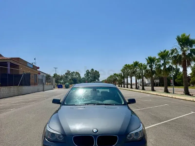 Usado BMW 530 193 CV (141 kW) 2004 Gris / plata Berlina