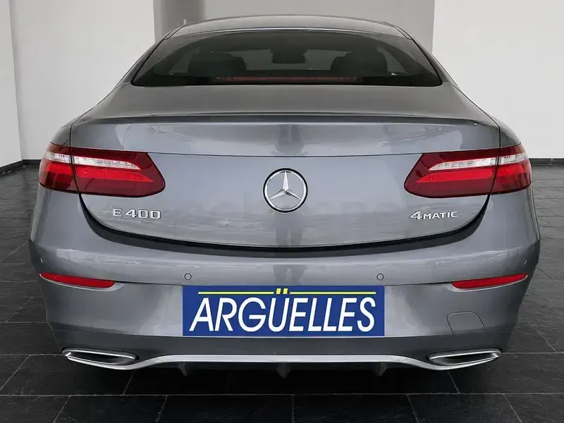 Usado Mercedes E400 333 CV (244 kW) 2017 Gris / plata Coupe