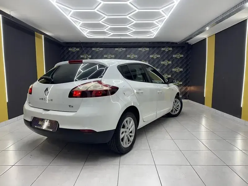 Usado Renault Mégane III LIMITED 115 CV (84 kW) 2015 Blanco Berlina
