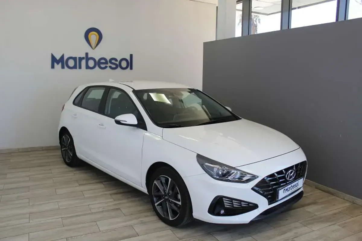 Usado Hyundai i30 110 CV (80 kW) 2021 Blanco Utilitario