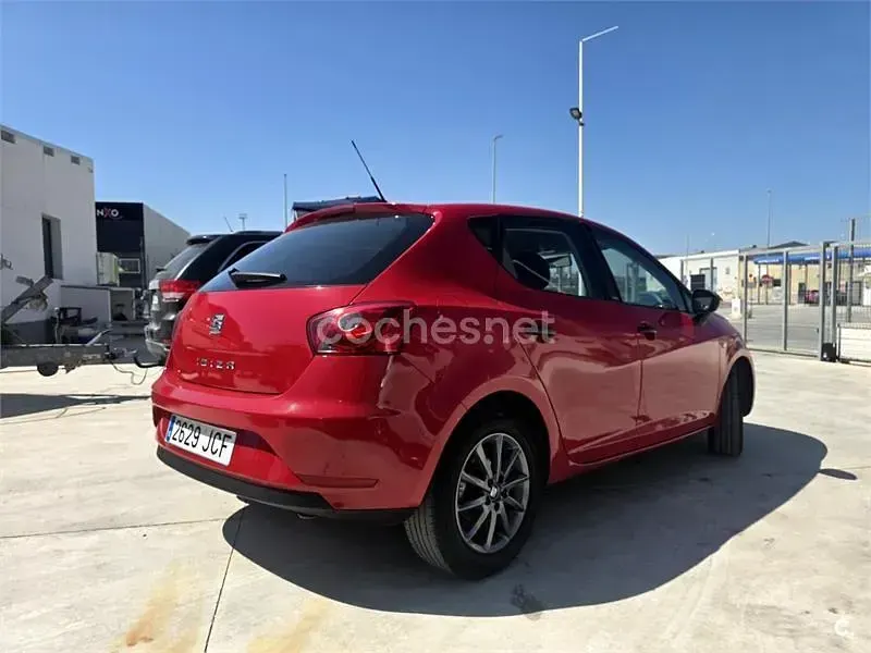 Käytetty Seat Ibiza I-Tech 85 HP (62 kW) 2015 Punainen Sedan