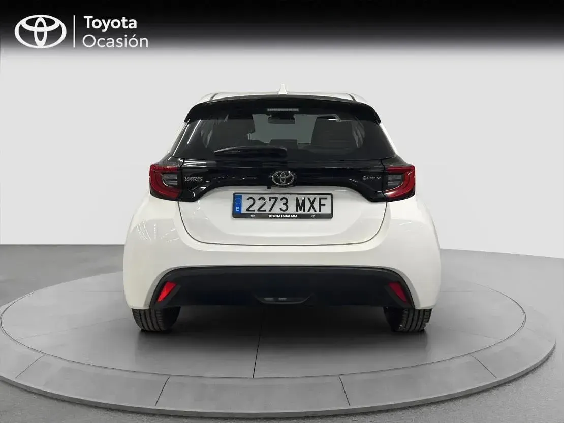 Usado Toyota Yaris Hybrid Active 116 CV (85 kW) 2024 Blanco classic Berlina
