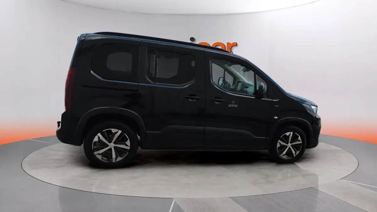 Usado Peugeot Rifter GT 131 CV (96 kW) 2023 Negro Monovolumen