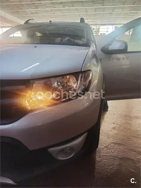 Usado Dacia Sandero Stepway 90 CV (66 kW) 2016 Gris / plata Berlina