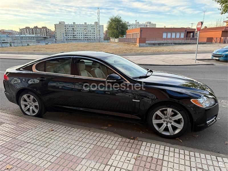 Usado Jaguar XF Luxury 238 CV (175 kW) 2010 Negro Berlina