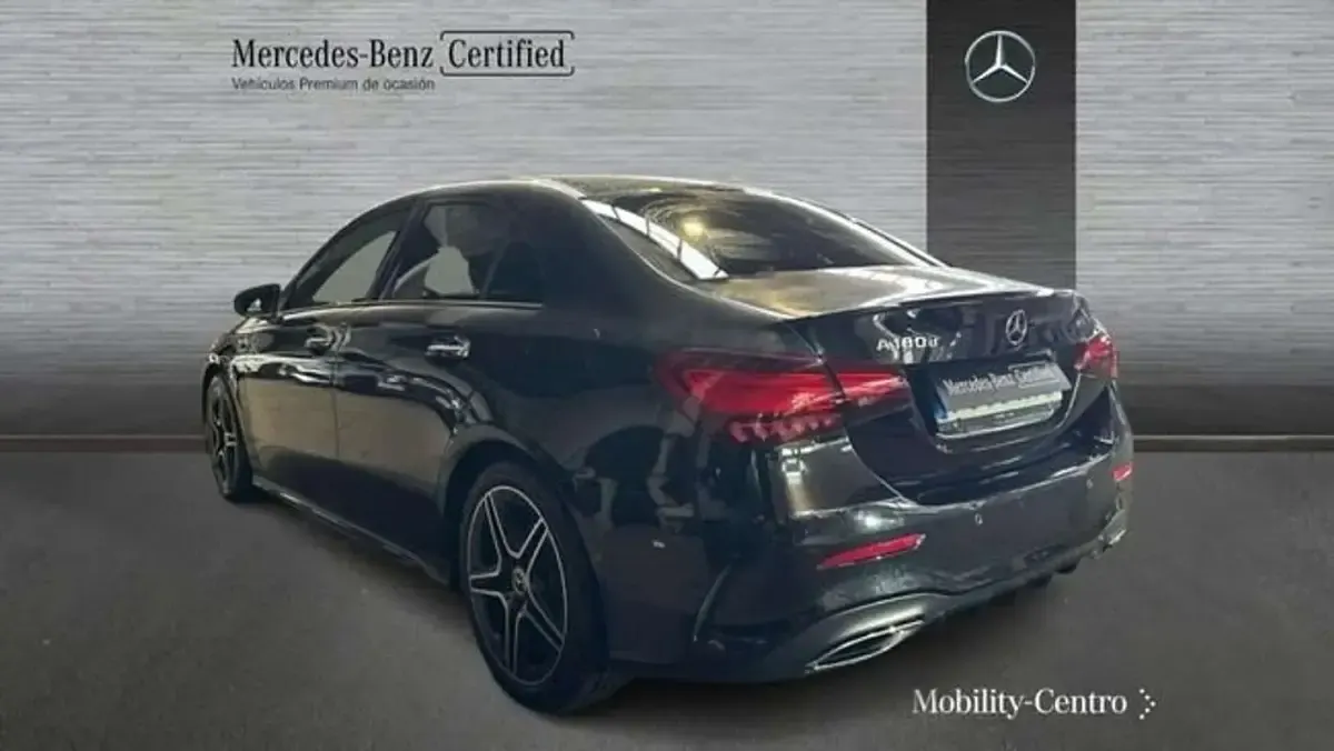 Usado Mercedes A180 116 CV (85 kW) 2025 Negro Berlina