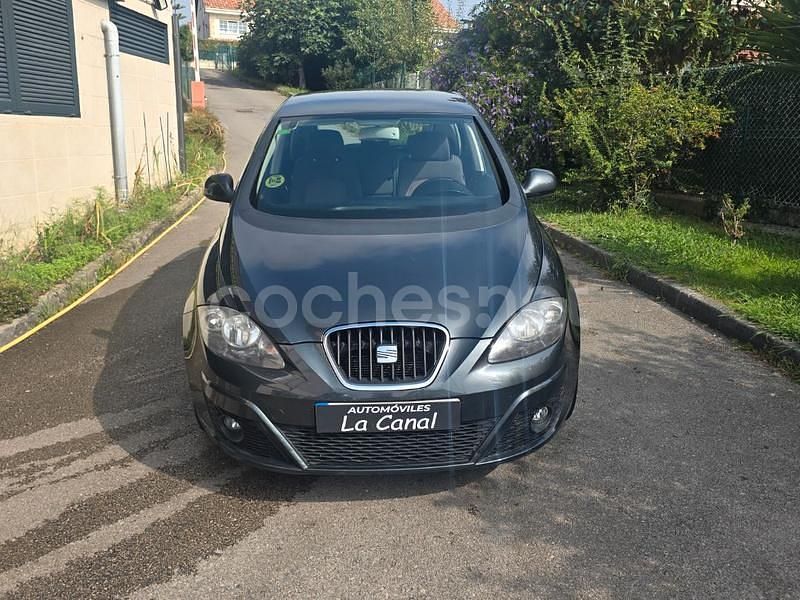 Usado Seat Altea Style 105 CV (77 kW) 2011 Gris / plata Monovolumen