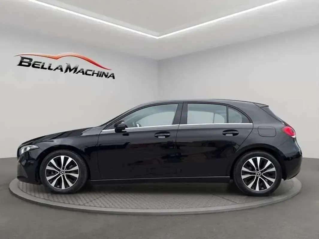 Usado Mercedes A180 116 CV (85 kW) 2021 Negro Utilitario